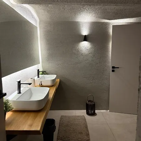 Overnight Apartamento Golcuv Jenikov